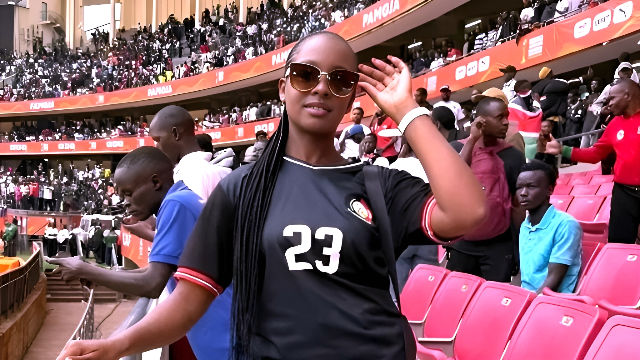 Diana Luvanda Afurahia Kupokea Jezi ya Kipa wa Harambee Stars Byrne Omondi