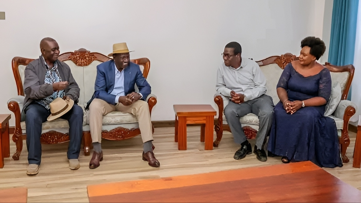 Oburu Oginga: “Ruto Must Go” Ni Upuzi Mtupu; Rais Haendi Popote