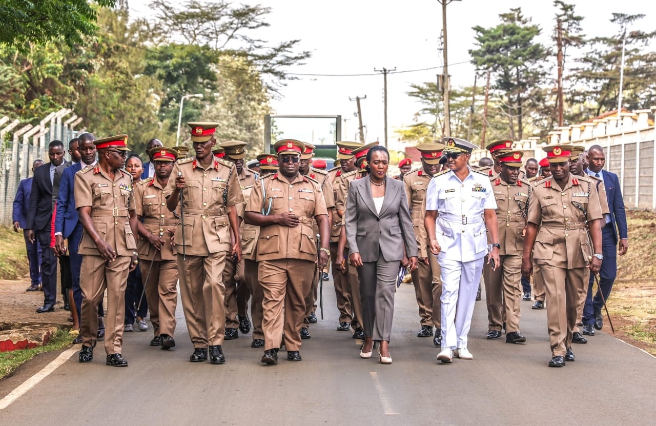 Habari zilizochapishwa katika magazeti kuwa Raila Odinga aliokoa nchi kutochuliwa na majeshi ni za uongo wizara ya ulinzi yasema